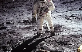 Что ощущает космонавт в скафандре в космосе?